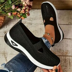 NWT Sz 8.5 No-Tie No Shoelaces Slip-on Black Super Comfy Sneakers Shoes